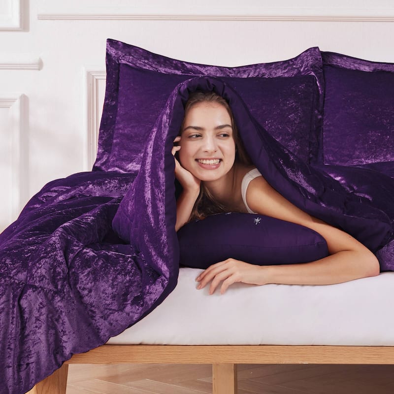 Intelligent Design Isabel Velvet Duvet Cover Set (Insert Excluded)