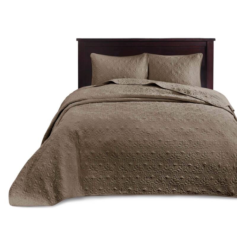Madison Park Mansfield Reversible Oversized 3-piece Solid Texture Bedspread Quilt Set with Matching Shams
