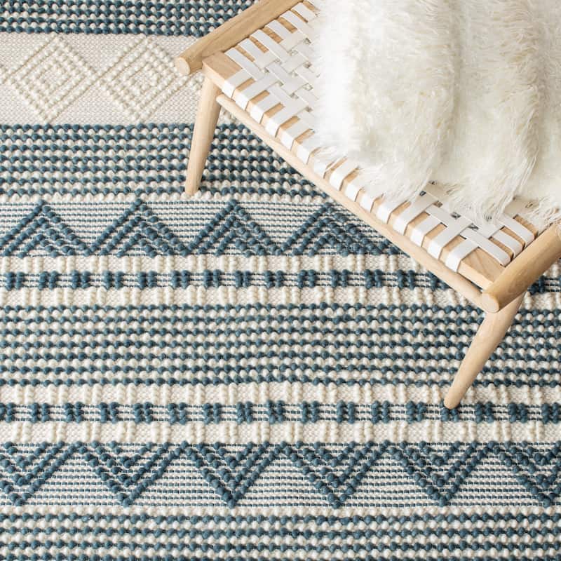 SAFAVIEH Handmade Natura Annedorte Wool Rug