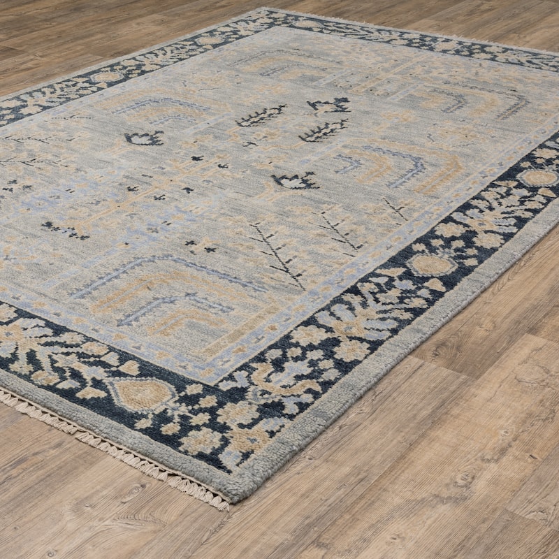 Maylin Traditional Oriental Grey/ Blue Area Rug
