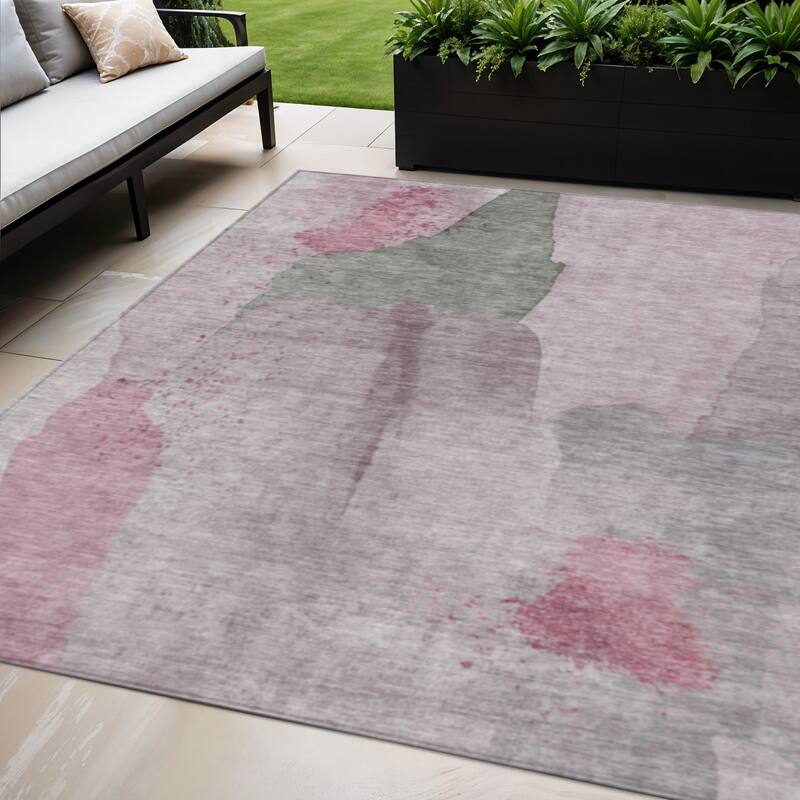 HomeRoots Abstract Transitional Rectangle Outdoor Rug - 5' X 8'