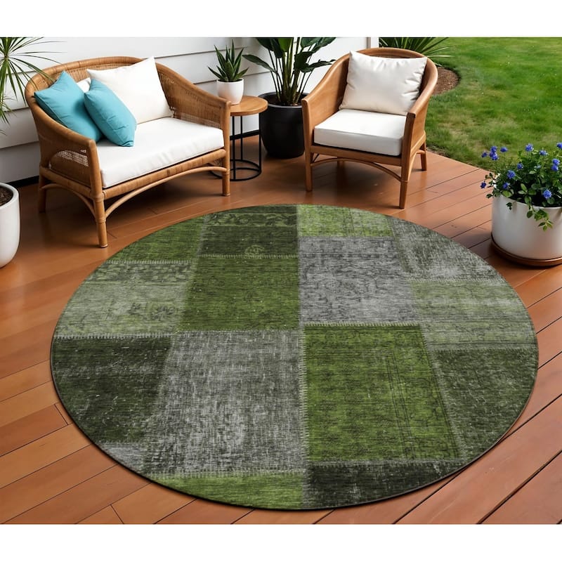 HomeRoots Patchwork Transitional Rectangle Outdoor Rug - 8' Round