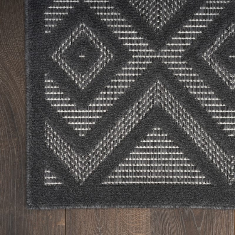 HomeRoots Contemporary Rectangle Outdoor Rug - 9' X 12'