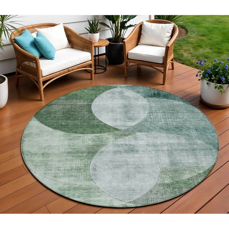 HomeRoots Geometric Transitional Rectangle Outdoor Rug - 8' Round