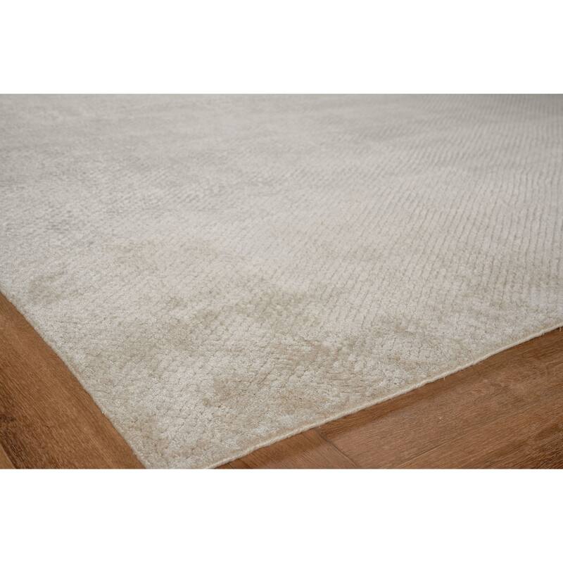 EXQUISITE RUGS Pearl Hand-loomed Bamboo Silk Beige Area Rug.