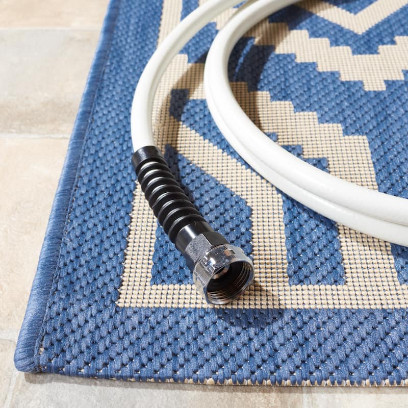 SAFAVIEH Courtyard Carolee Indoor/ Outdoor Patio Backyard Rug