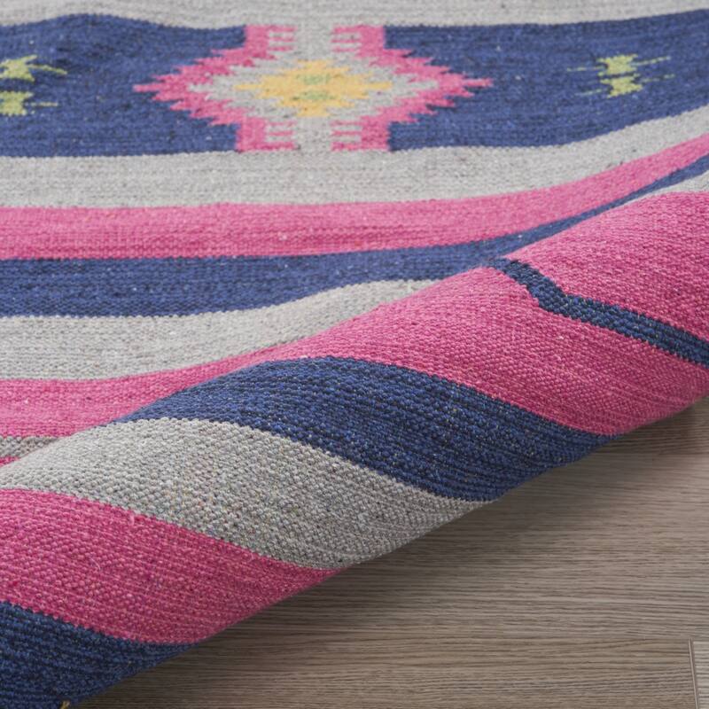 Funu Southwestern Woven Low Pile with Fringe Area Rug By HomeRoots - 120' X '96' X '0.25