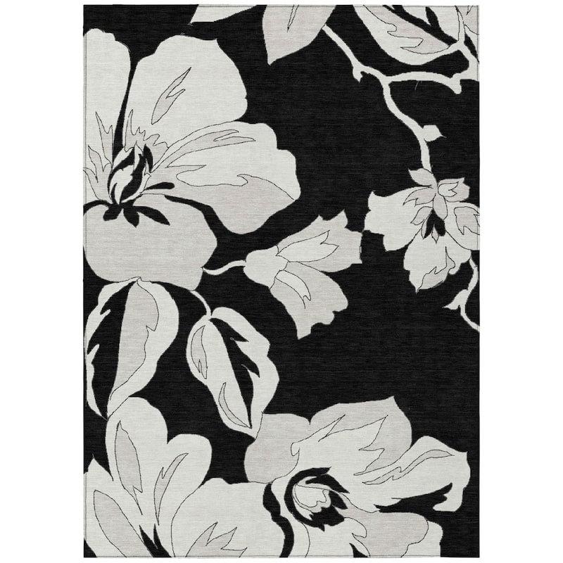 HomeRoots Floral Transitional Rectangle Outdoor Rug - 5' X 8'