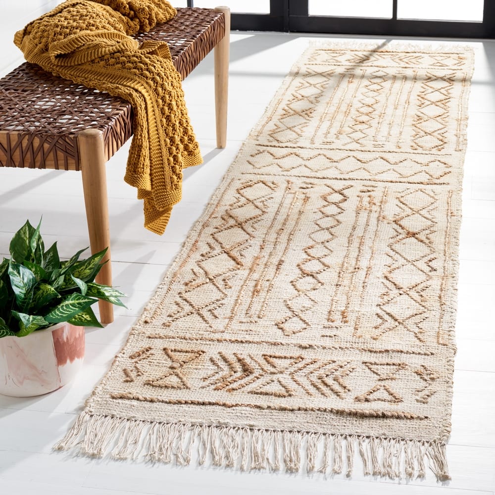 SAFAVIEH Handmade Natural Fiber Ilsegret Boho Jute Fringe Rug