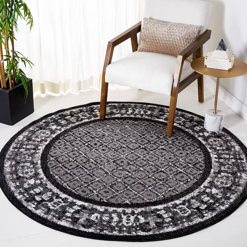 SAFAVIEH Adirondack Cass Distressed Rug - 4' Round - Black/Silver