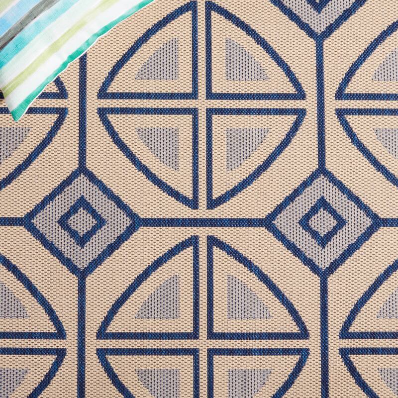 SAFAVIEH Courtyard Fatmire Indoor/ Outdoor Waterproof Patio Backyard Rug