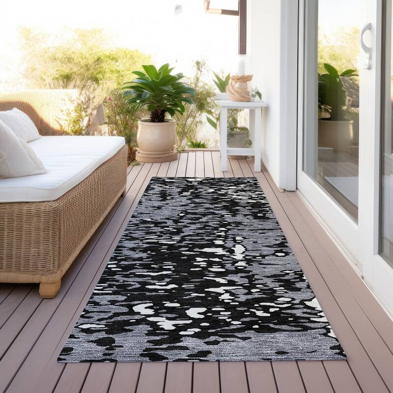 Machine Washable Indoor/ Outdoor Modern Abstract Chantille Rug - Black - 2'3" x 7'6"