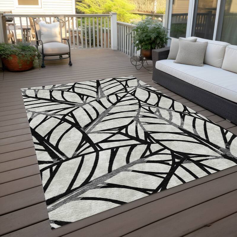 Machine Washable Indoor/ Outdoor Chantille Modern Palm Rug