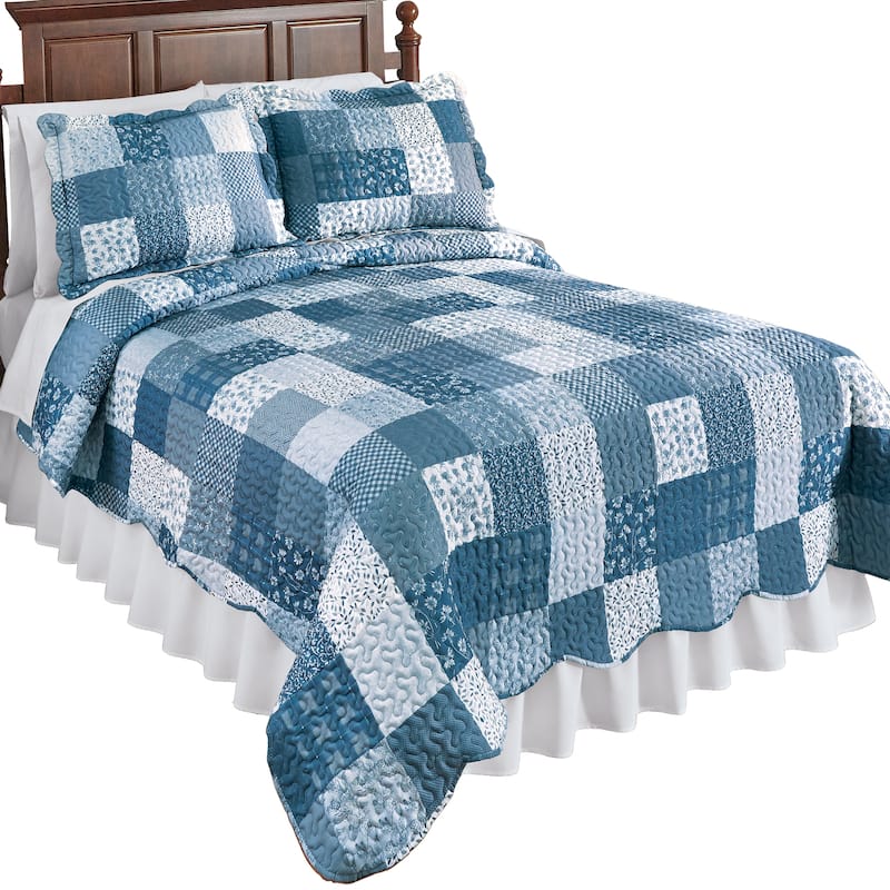 Classic Floral Patchwork Scalloped Edge Quilt