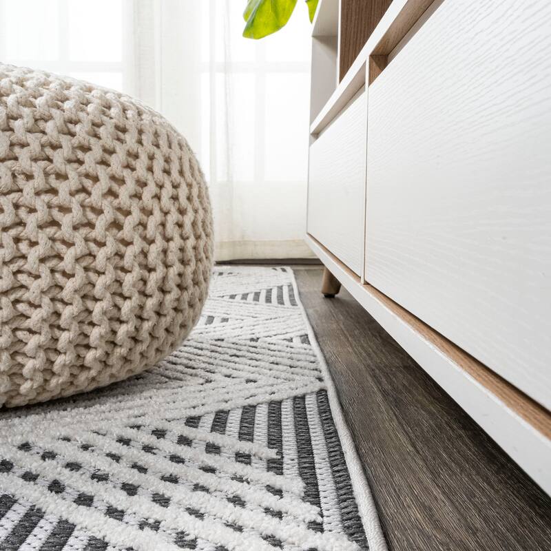 JONATHAN Y Sumak High-Low Pile Art Deco Geometric Indoor/Outdoor Area Rug
