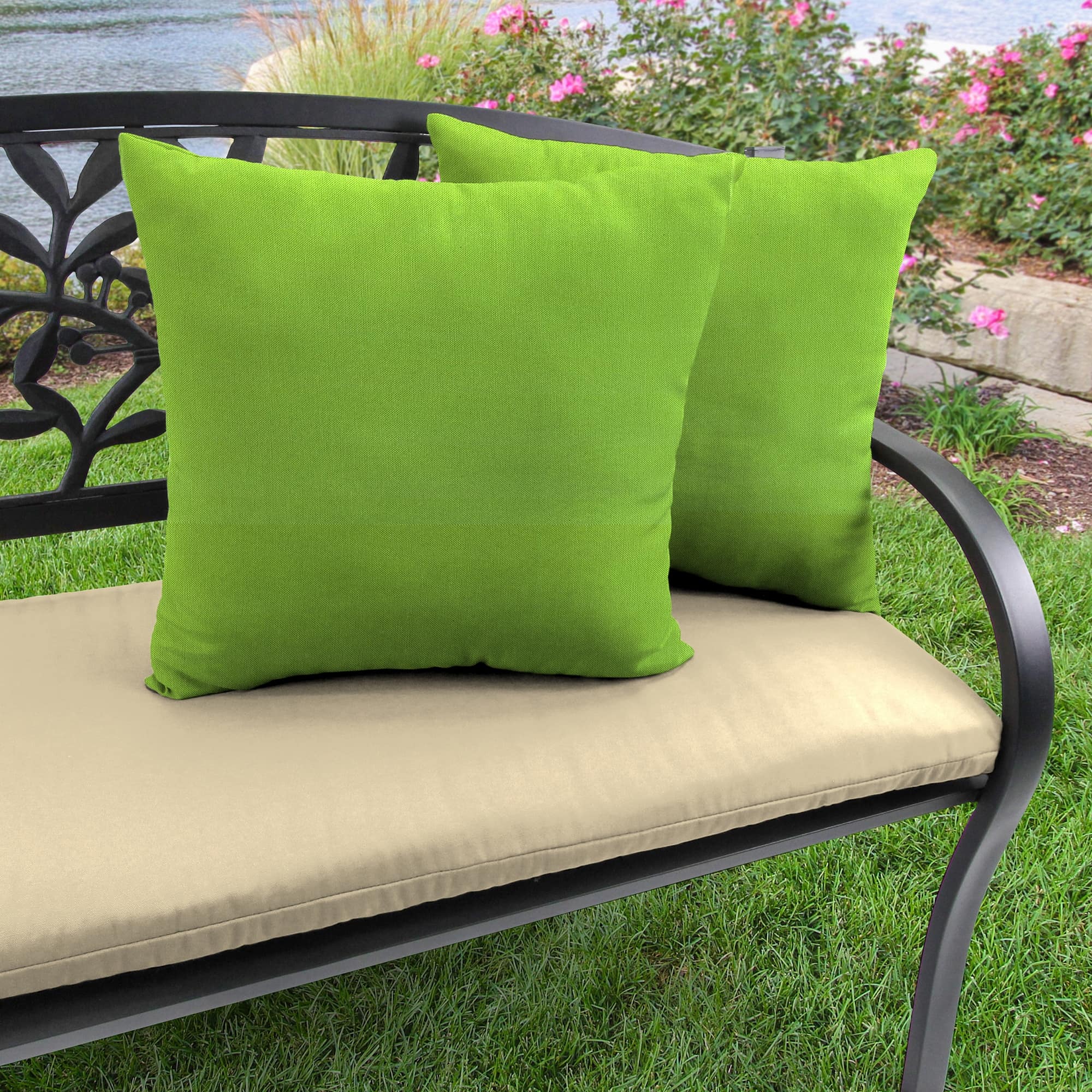 16" x 16" Green Solid Outdoor Throw Pillow (Set of 2) 6.75X17.87X20