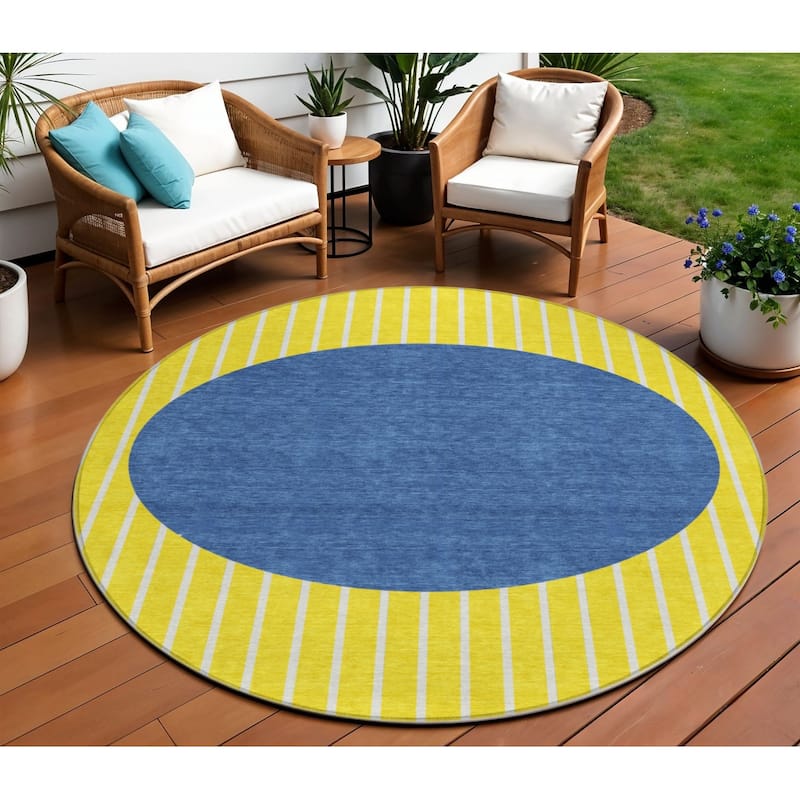 HomeRoots Striped Transitional Rectangle Outdoor Rug - 8' Round