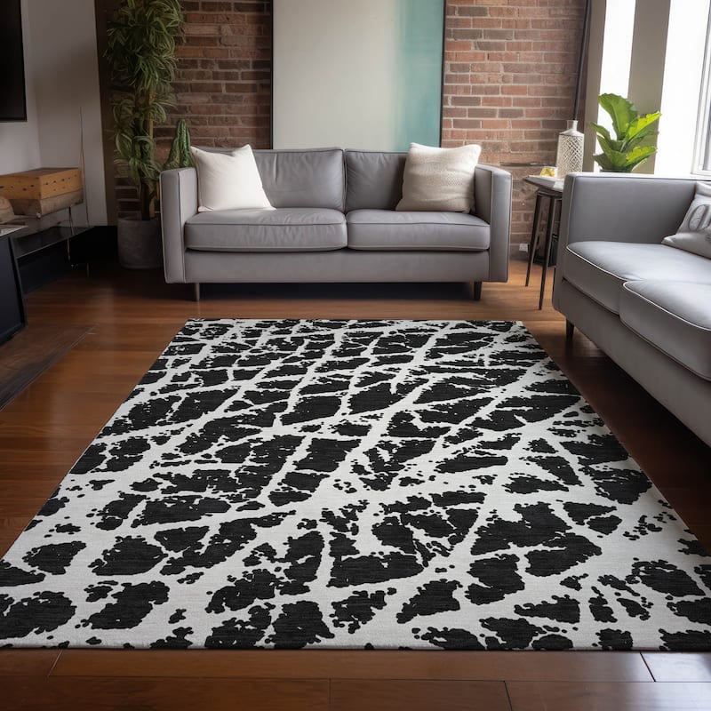 Machine Washable Indoor/ Outdoor Transitional Black Crackle Chantille Rug