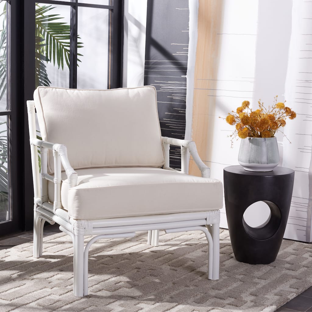 SAFAVIEH Maudie Rattan Accent Chair - 27.6" W x 31.5" L x 31.5" H - 28Wx32Dx32H