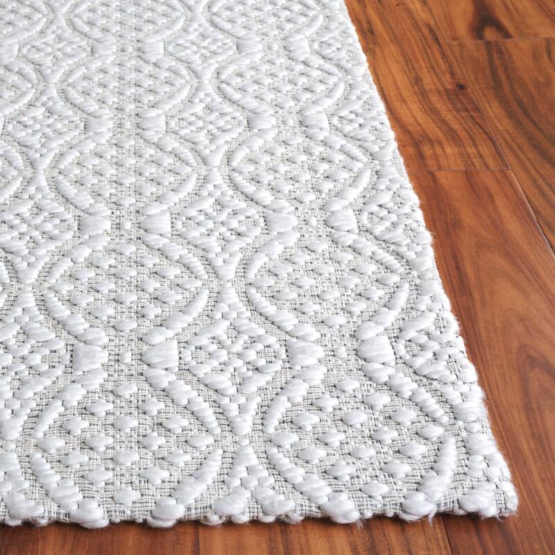 SAFAVIEH Handmade Marbella Iounona Rug
