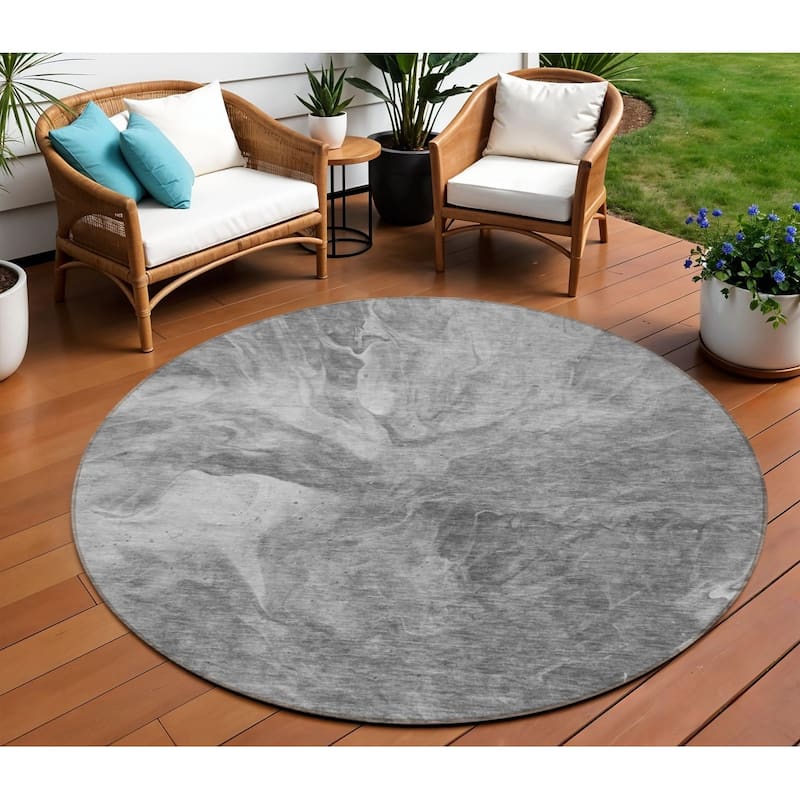 HomeRoots Abstract Transitional Rectangle Outdoor Rug - 8' Round