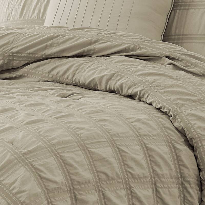 Eliza Seersucker Comforter Set