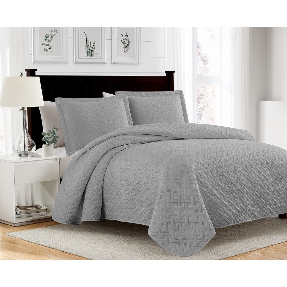 Bella Geometric Embossed Quilt