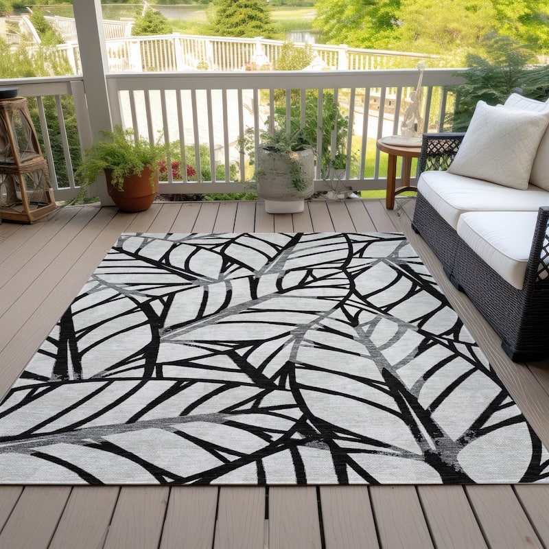 Machine Washable Indoor/ Outdoor Chantille Modern Palm Rug - Black - 5' x 7'6"