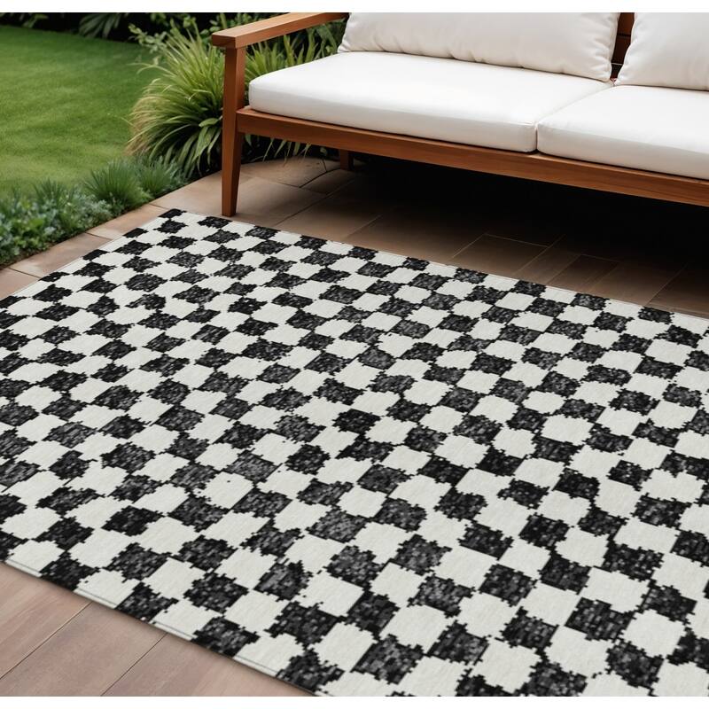 HomeRoots Geometric Transitional Rectangle Outdoor Rug - 10' X 14'