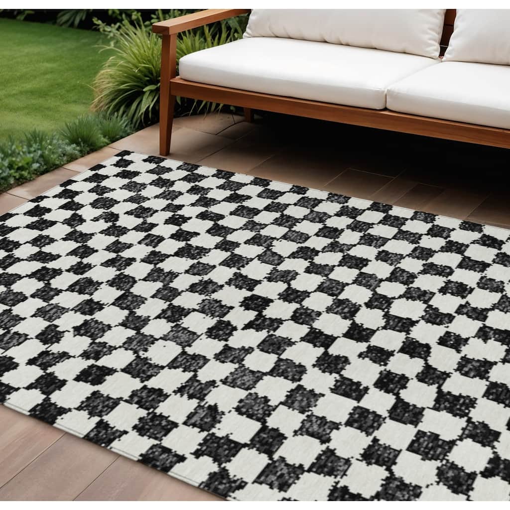 HomeRoots Geometric Transitional Rectangle Outdoor Rug