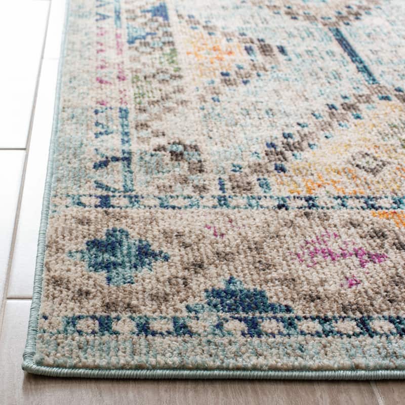 SAFAVIEH, Madison Hortensia Boho Diamond Distressed Rug
