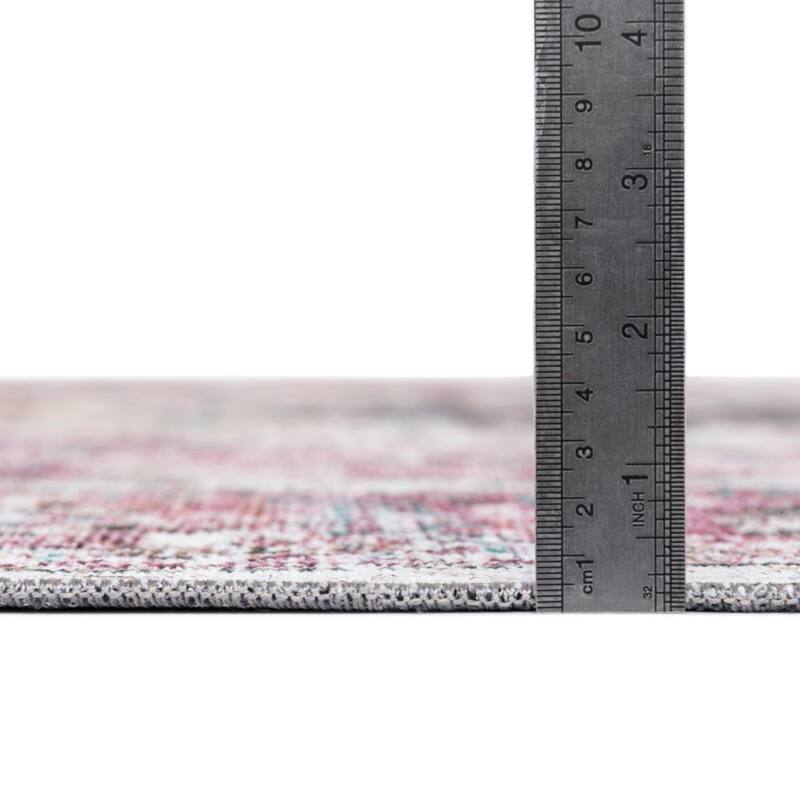 Traditional Tira Collection Area Rug