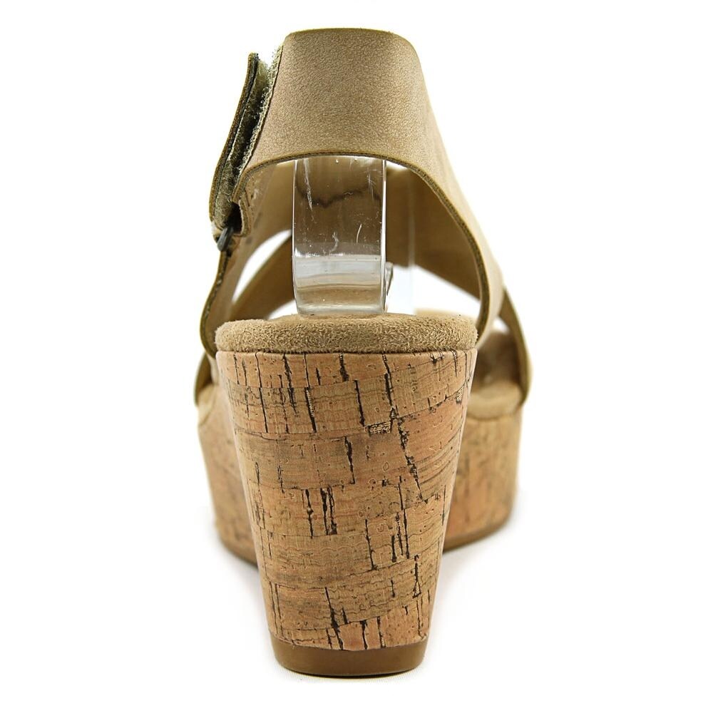 cl by laundry dream girl wedge sandal