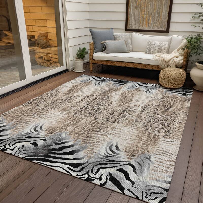 Machine Washable Indoor/ Outdoor Modern Animal Print Chantille Rug