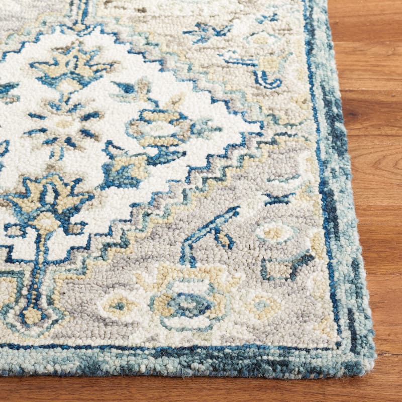 SAFAVIEH Handmade Aspen Helis Boho Wool Rug