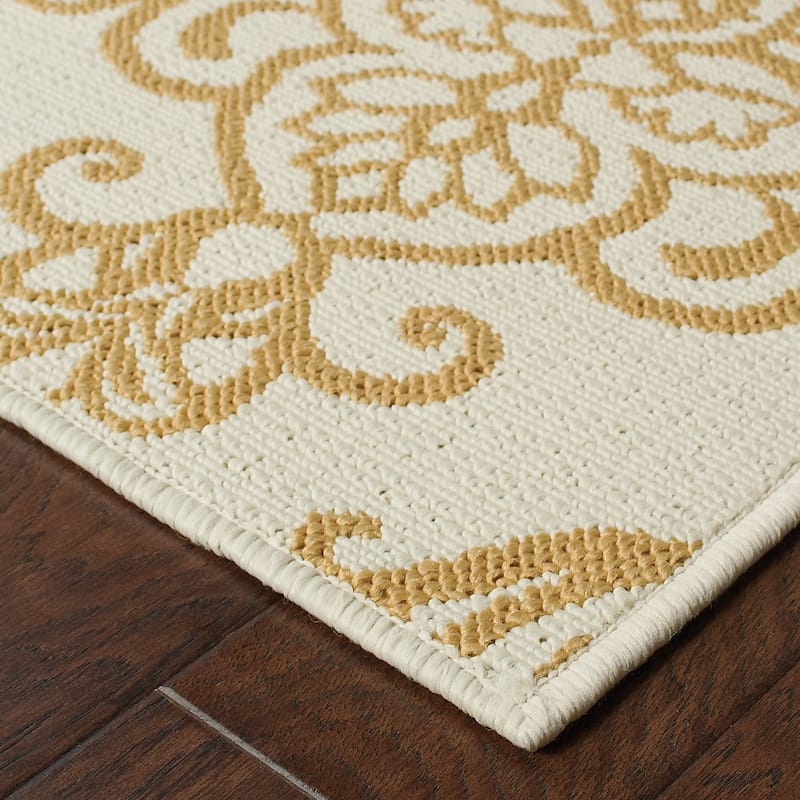 Vista Home Bletcher Floral Damask Indoor/Outdoor Area Rug