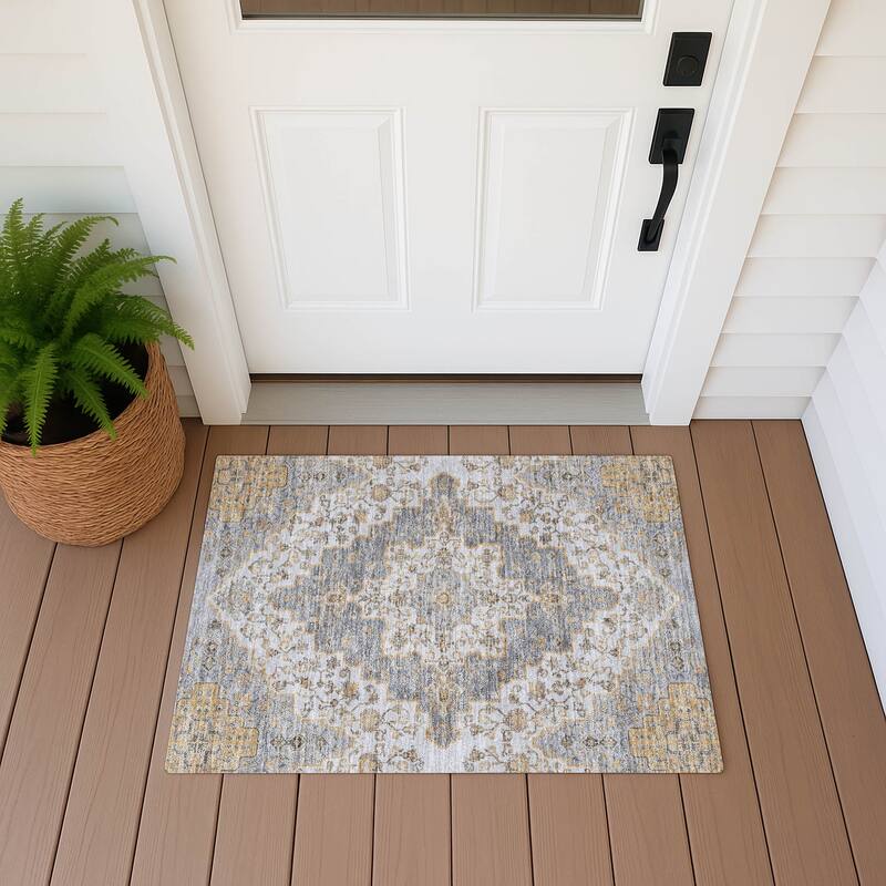 Machine Washable Indoor/ Outdoor Traditional Karachy Chantille Rug - Silver - 1'8" x 2'6"