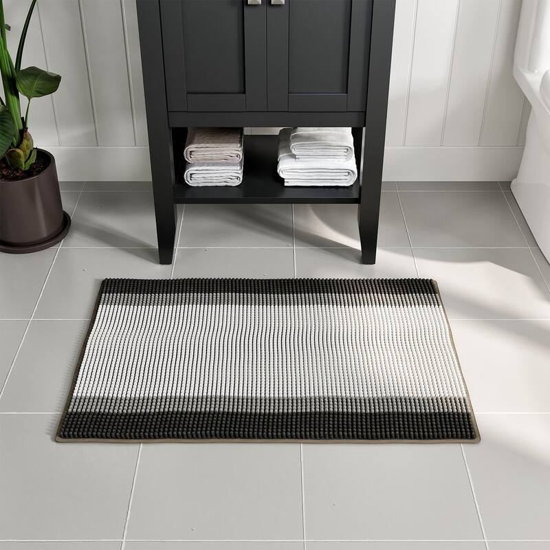 Totti Leo Gray Microfiber Chenille 21" x 32" Bathroom Mat