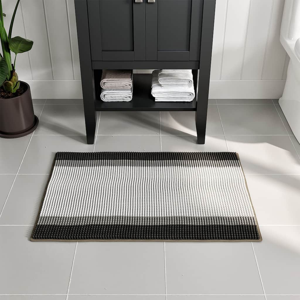 Totti Leo Gray Microfiber Chenille 21" x 32" Bathroom Mat