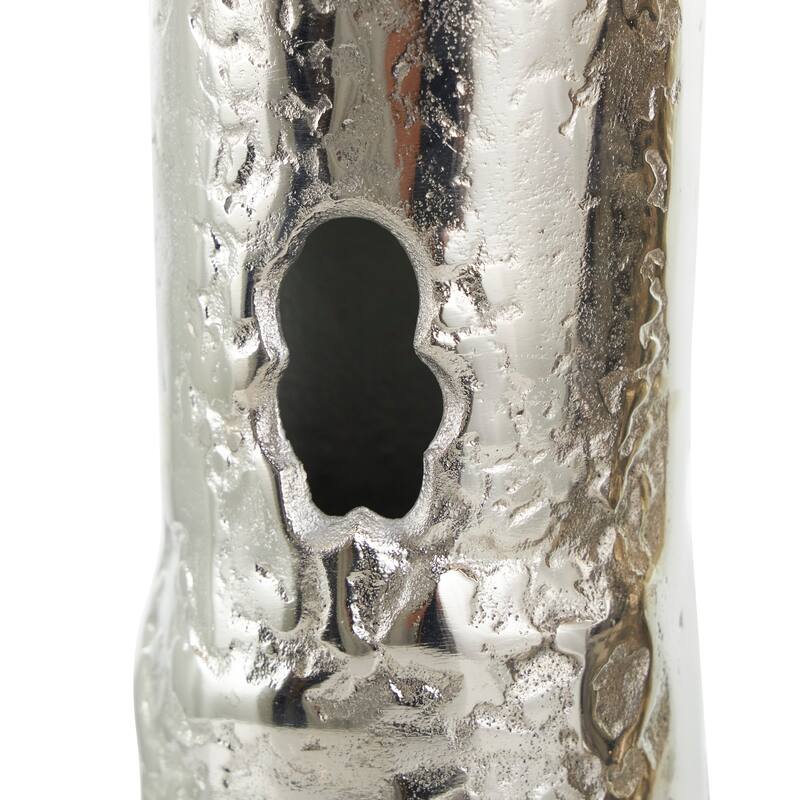 CosmoLiving by Cosmopolitan Gold or Silver Aluminum Metal Crown Vase (Set of 2)