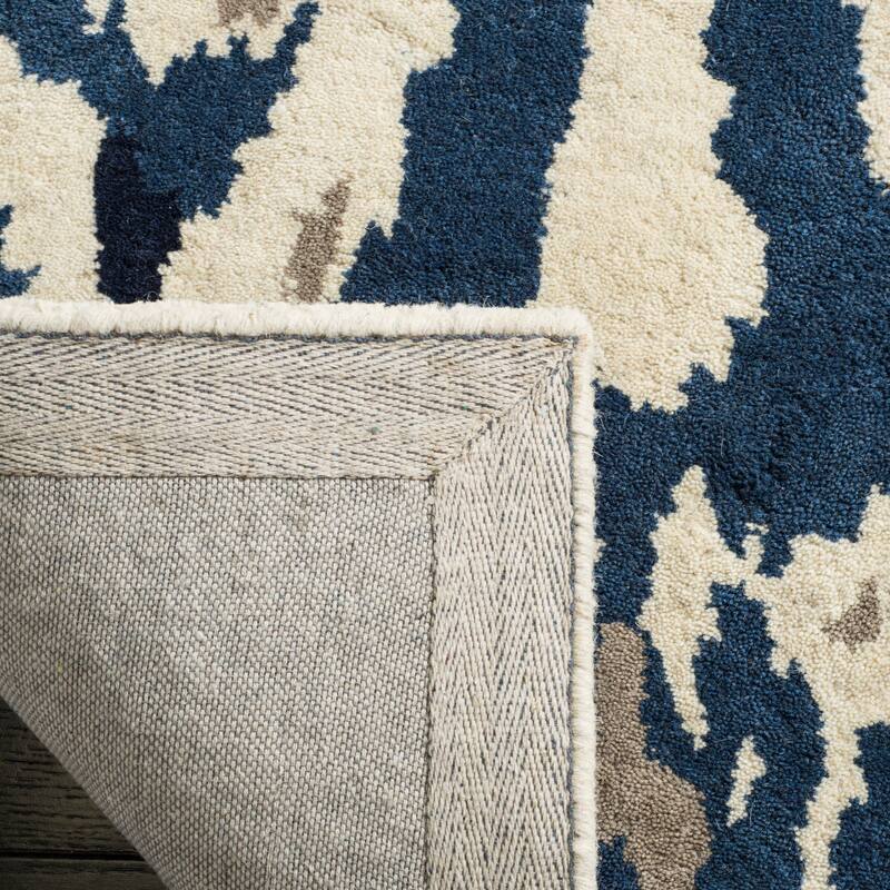 Martha Stewart by SAFAVIEH Ikat Pendant Wool Rug