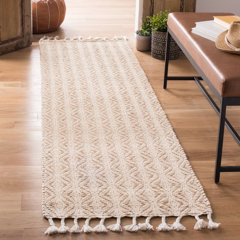 SAFAVIEH Handmade Natura Sejla Transitional Geometric Beige Wool Rug - 2'3" x 8' Runner - Beige