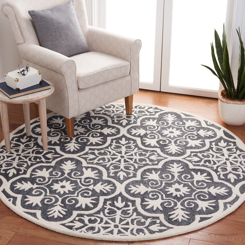 SAFAVIEH Handmade Metro Raphy French Country Wool Rug - 6' Round - Black/Ivory