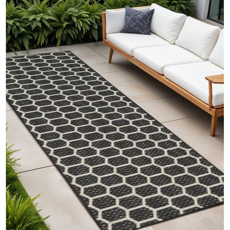 HomeRoots Geometric Modern Runner Outdoor Rug - 10' Runner - Ivory/Black - 10' Runner