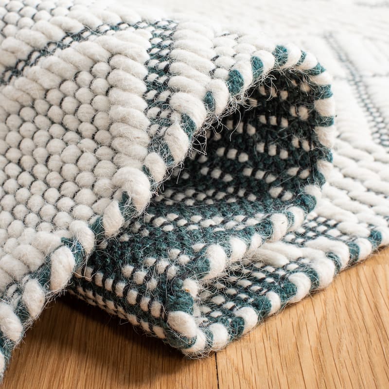 SAFAVIEH Handmade Natura Fazlie Moroccan Wool Rug