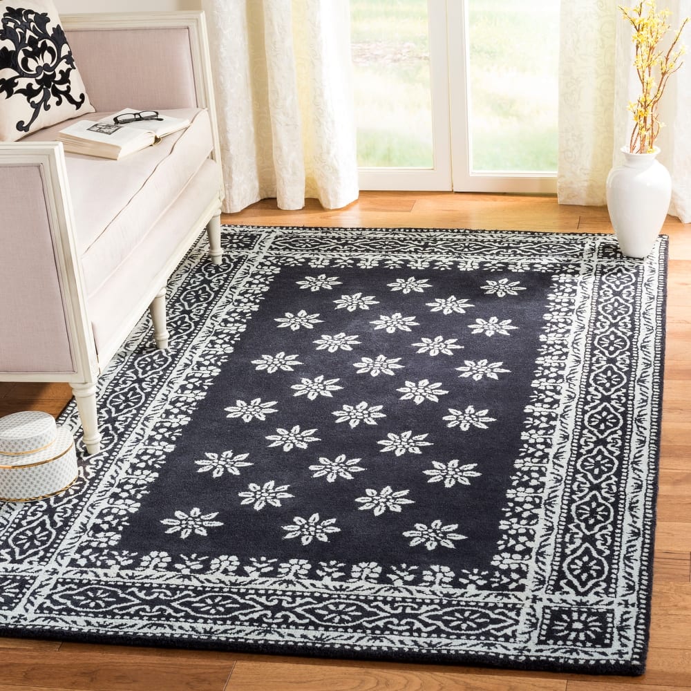 Martha Stewart by SAFAVIEH Gracious Garden Wool Rug