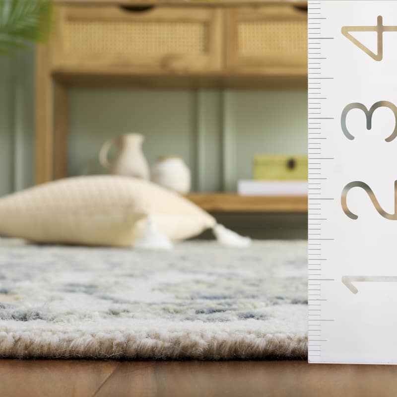 SAFAVIEH Handmade Metro Medrea Wool Rug