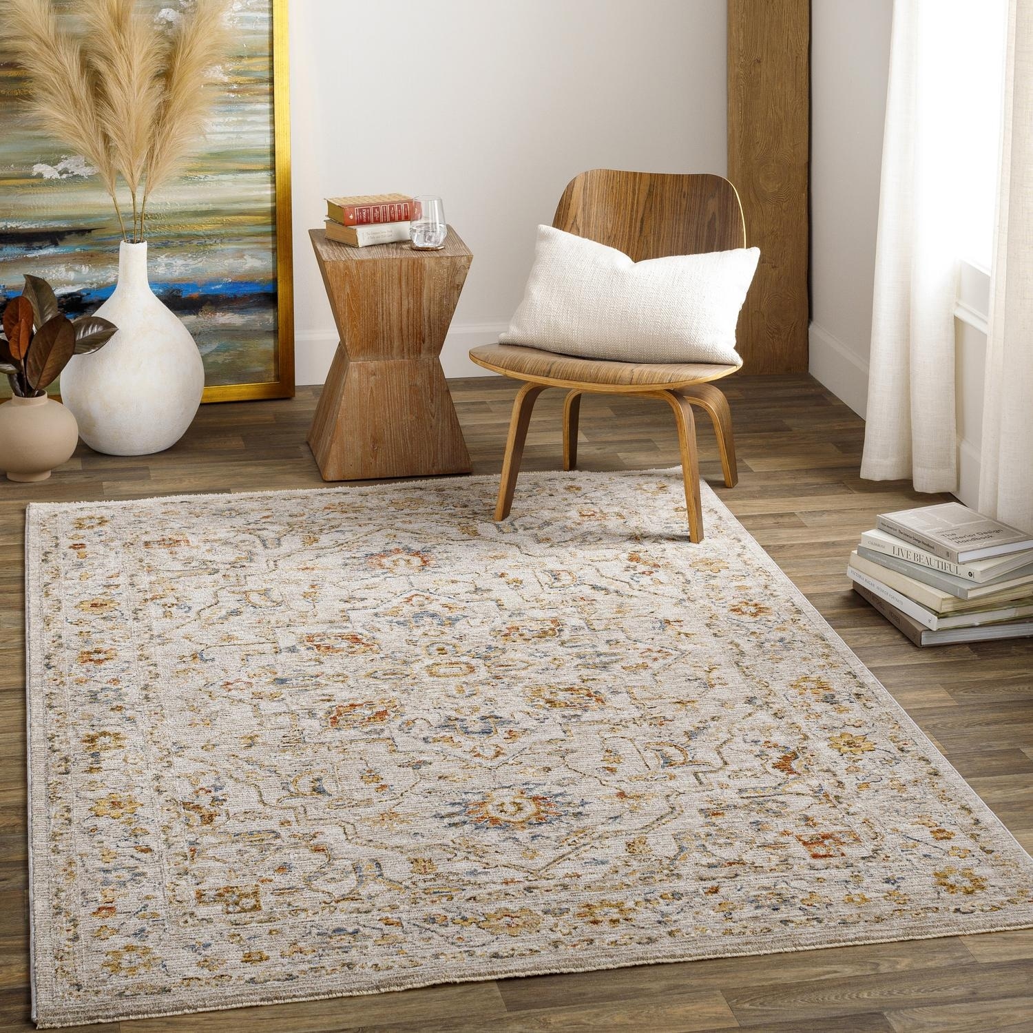 Livabliss Reina Traditional Area Rug.