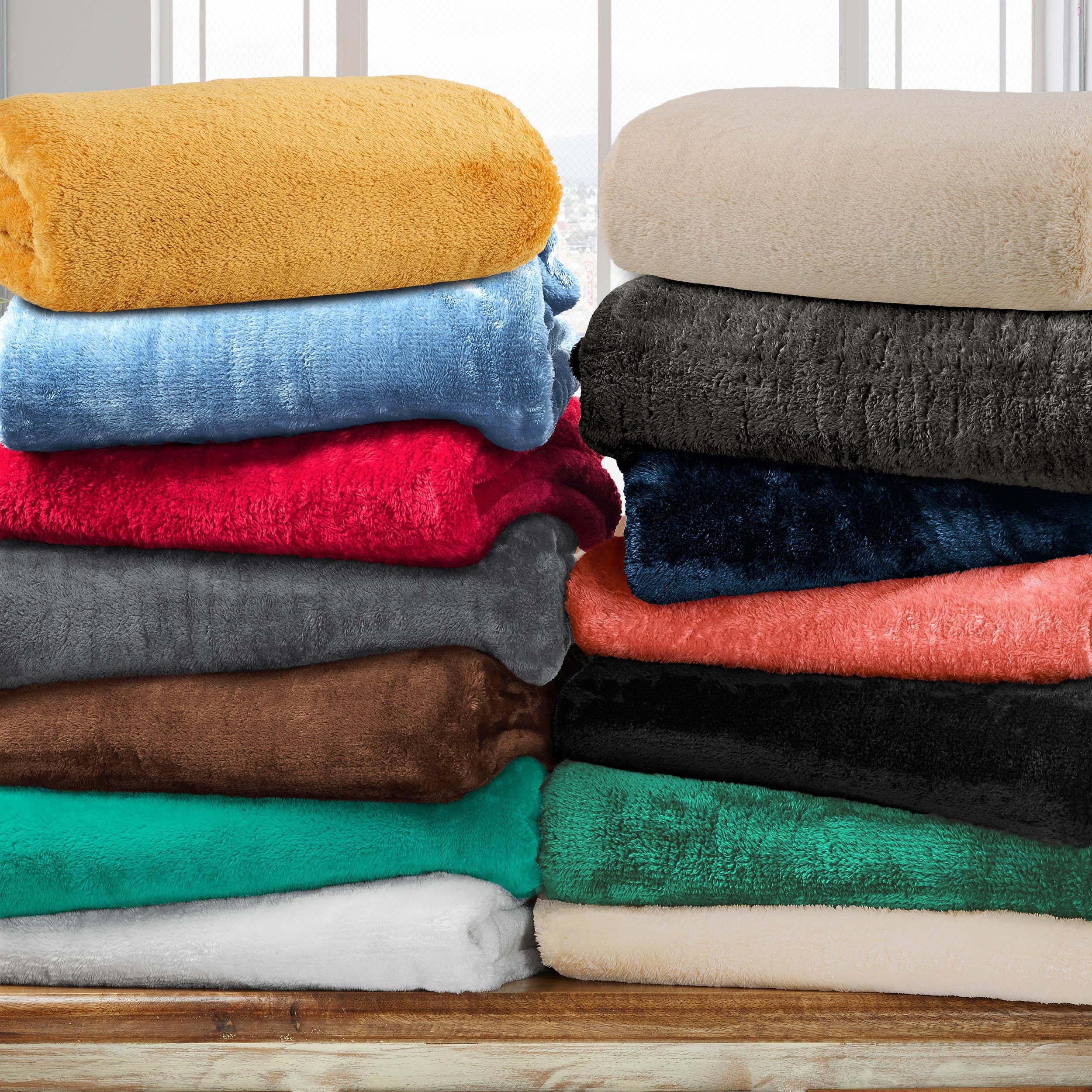 Blue Nile Mills Classic Plush Solid Ultra-Soft Fleece Throw Blanket