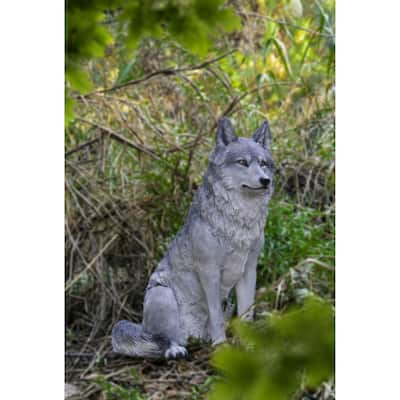 Sitting Gray Wolf Statue